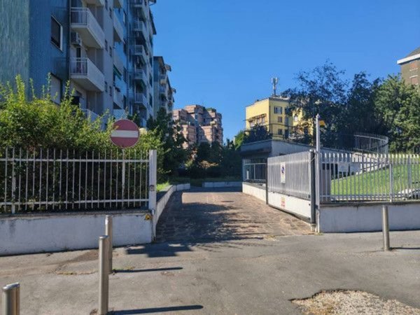 negozio in affitto a Milano in zona Lorenteggio