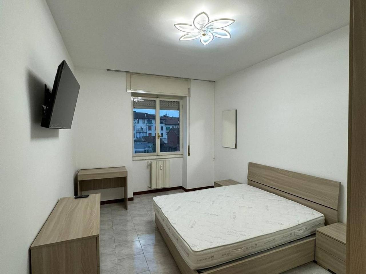 negozio in affitto a Milano in zona Famagosta