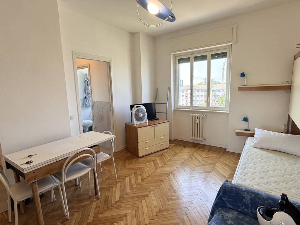 appartamento in affitto a Milano in zona Lorenteggio