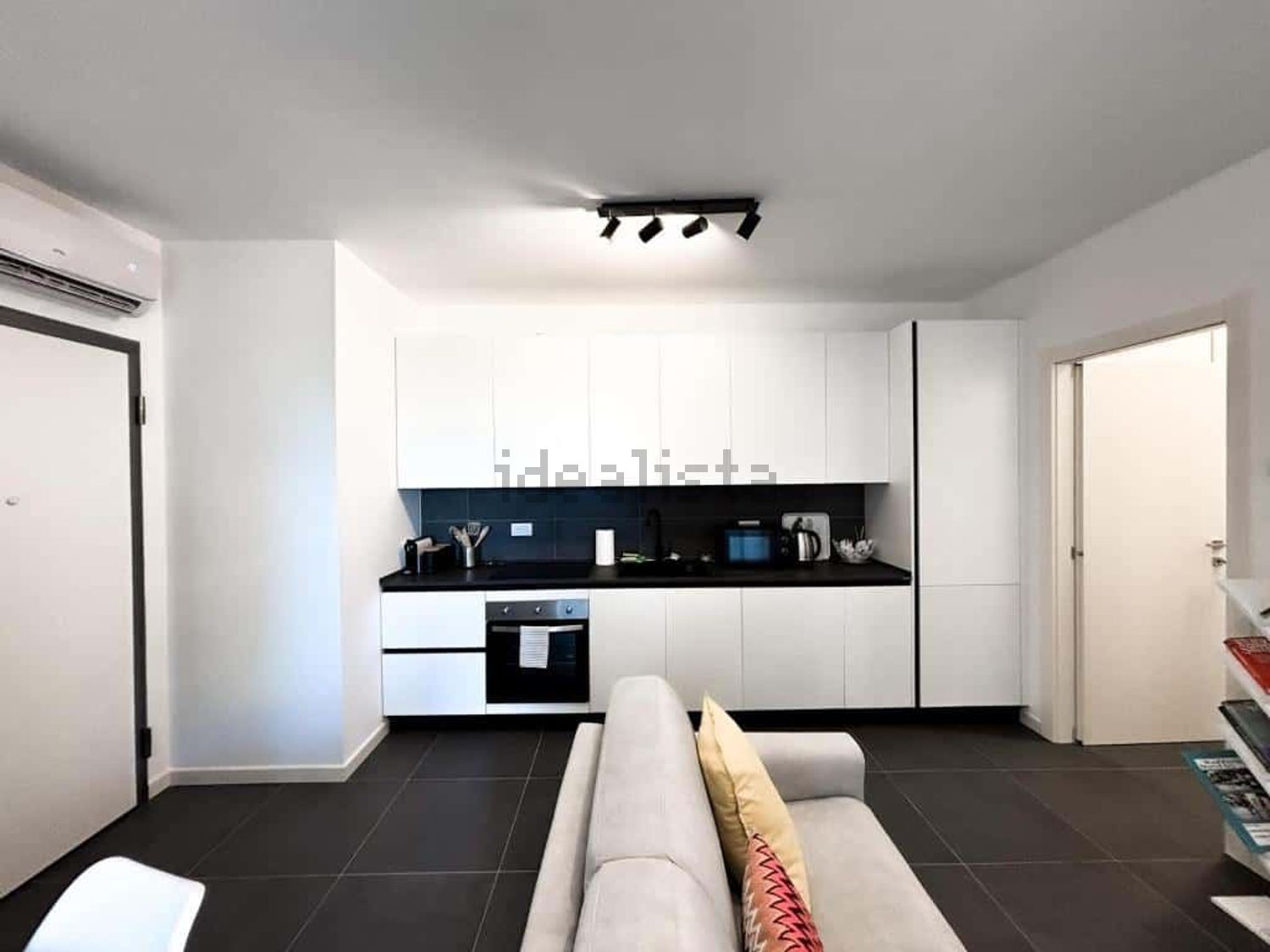 appartamento in affitto a Milano in zona Corsica