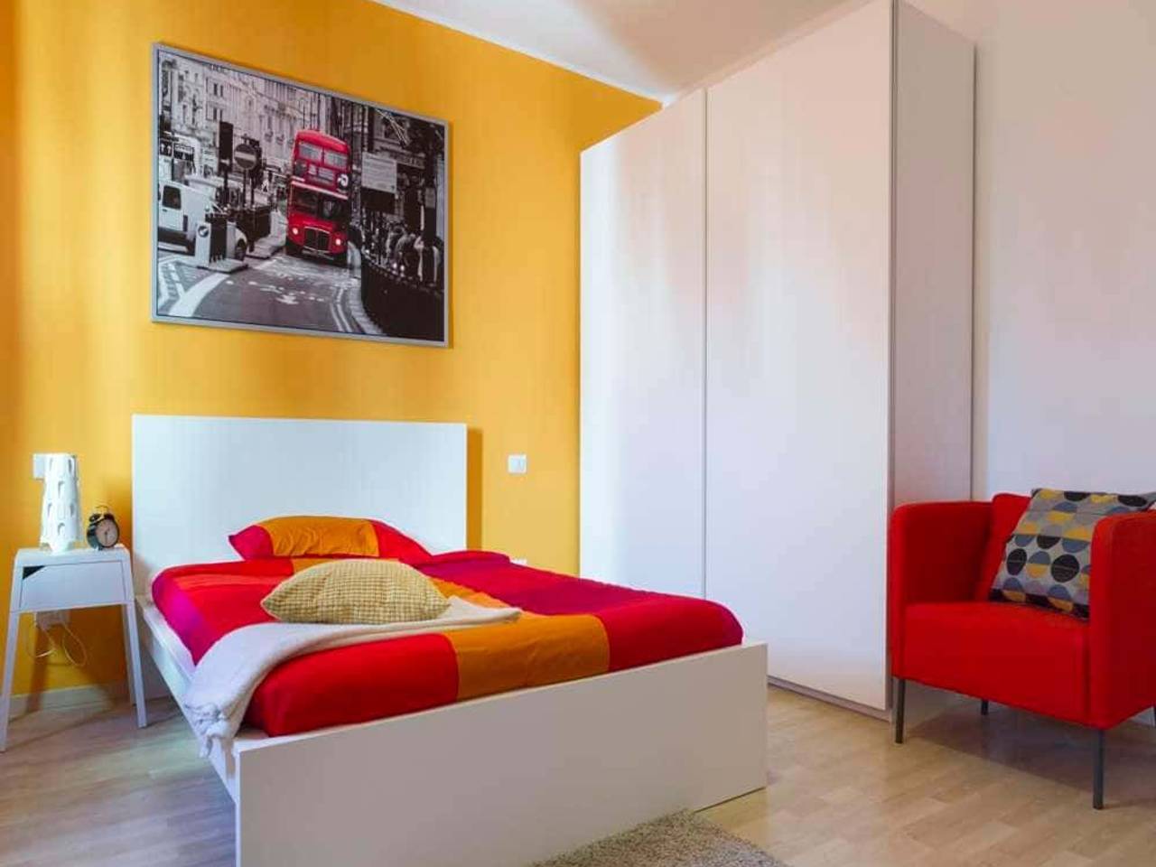 negozio in affitto a Milano in zona Lorenteggio