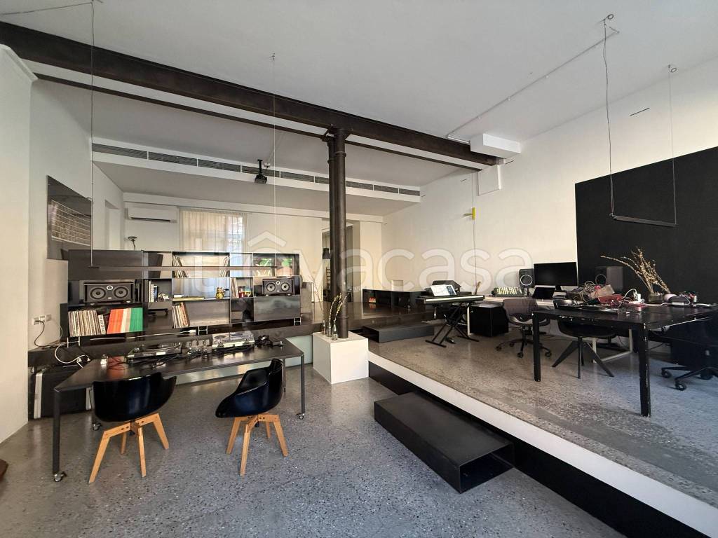 locale commerciale in affitto a Milano in zona Isola