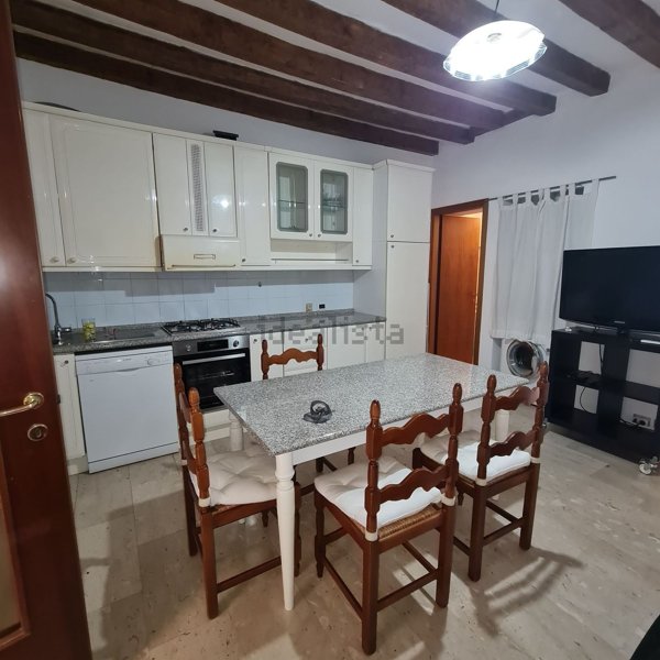 appartamento in affitto a Milano in zona Porta Genova