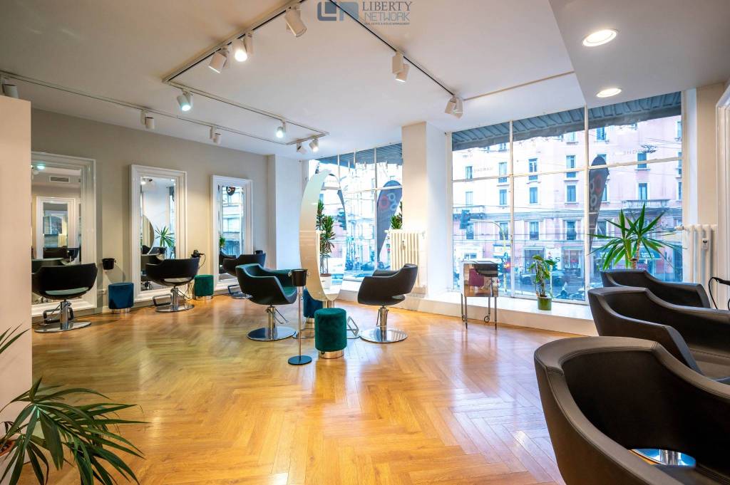 negozio in affitto a Milano in zona De Angeli