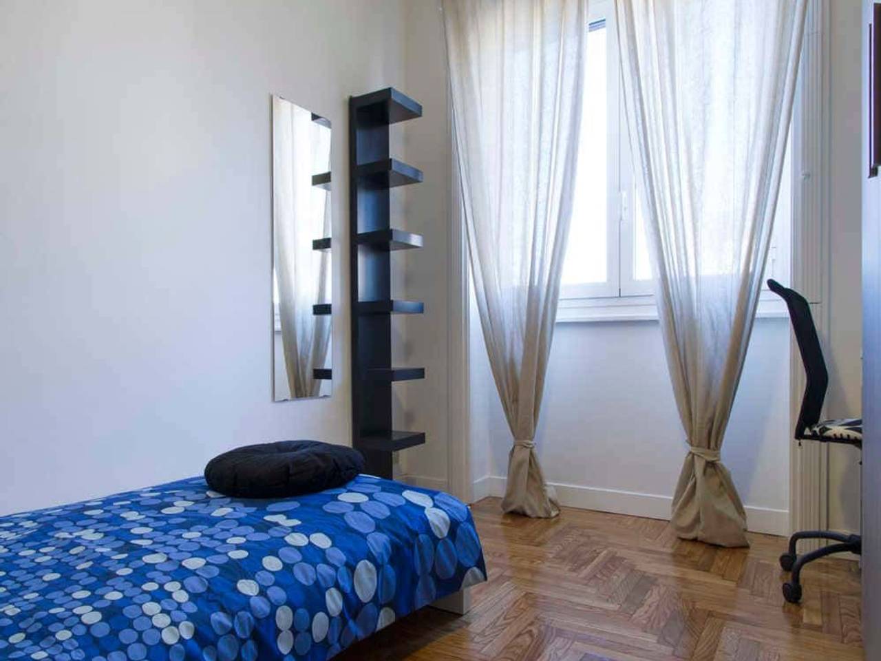 negozio in affitto a Milano in zona Isola