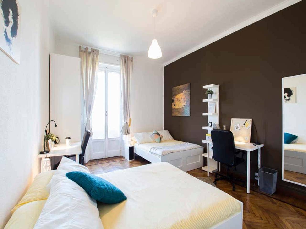 negozio in affitto a Milano in zona Morivione