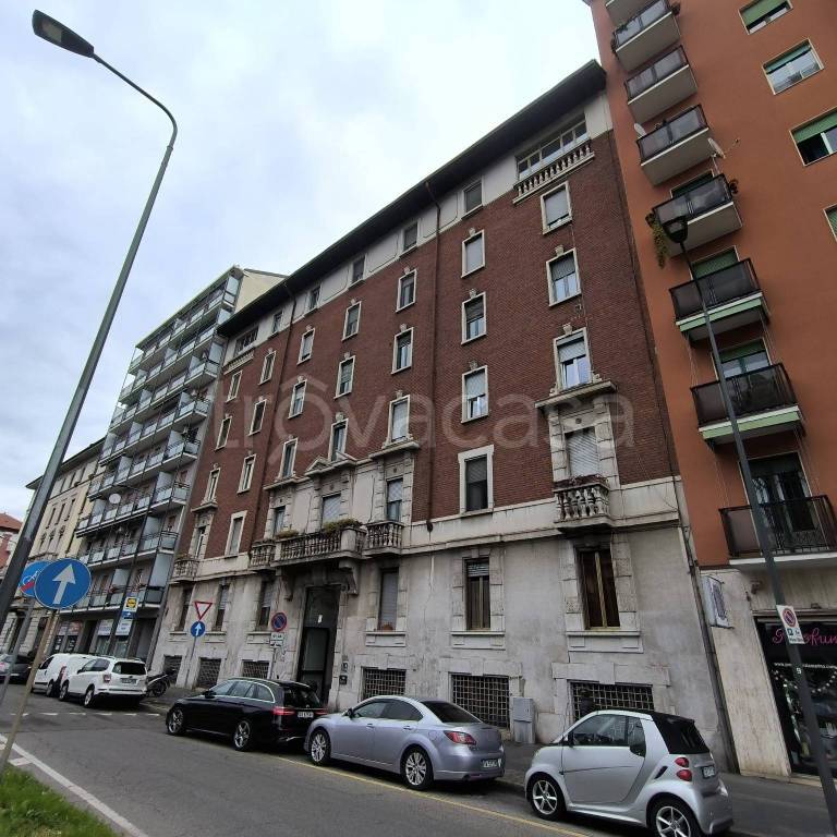 appartamento in affitto a Milano in zona Lorenteggio
