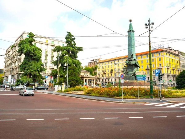 negozio in affitto a Milano in zona Guastalla