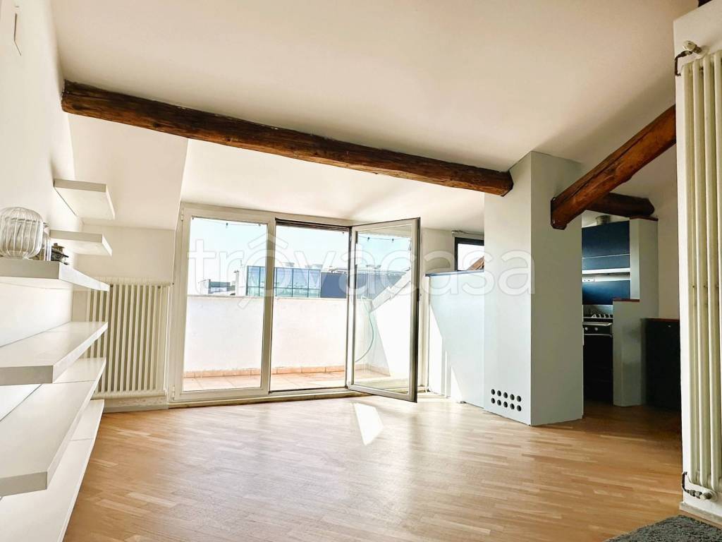 appartamento in affitto a Milano in zona Corsica