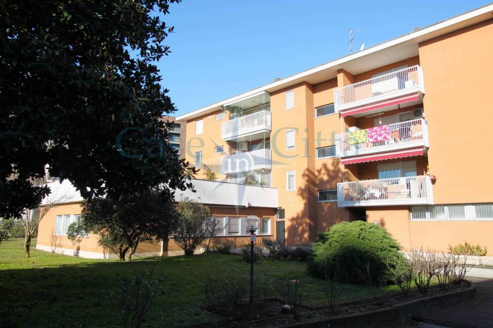 appartamento in affitto a Milano in zona Trenno