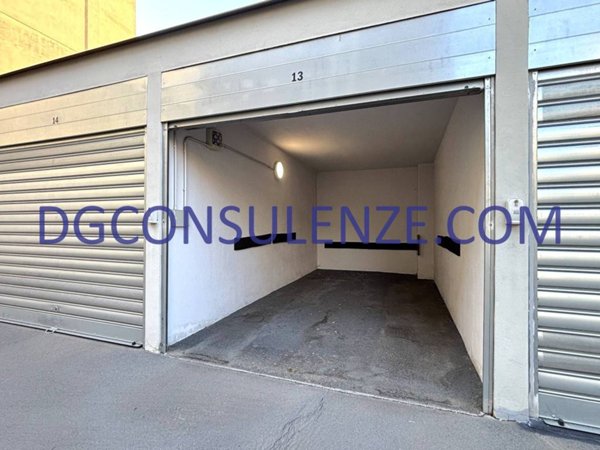 box auto in affitto a Milano in zona Corsica