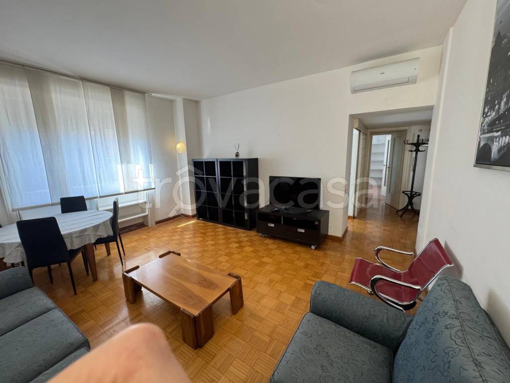 appartamento in affitto a Milano in zona Lorenteggio