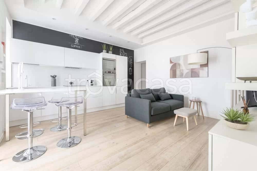 appartamento in affitto a Milano in zona Porta Genova