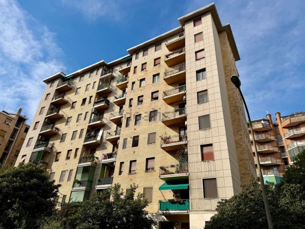 appartamento in affitto a Milano in zona Lorenteggio