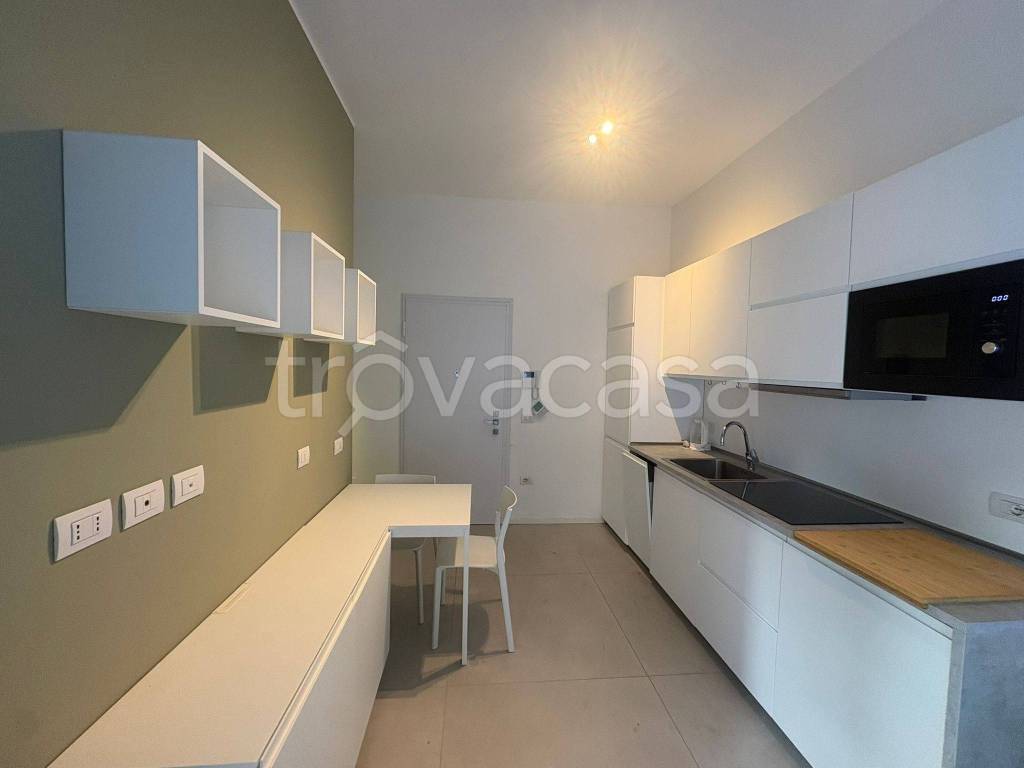 appartamento in affitto a Milano in zona Famagosta