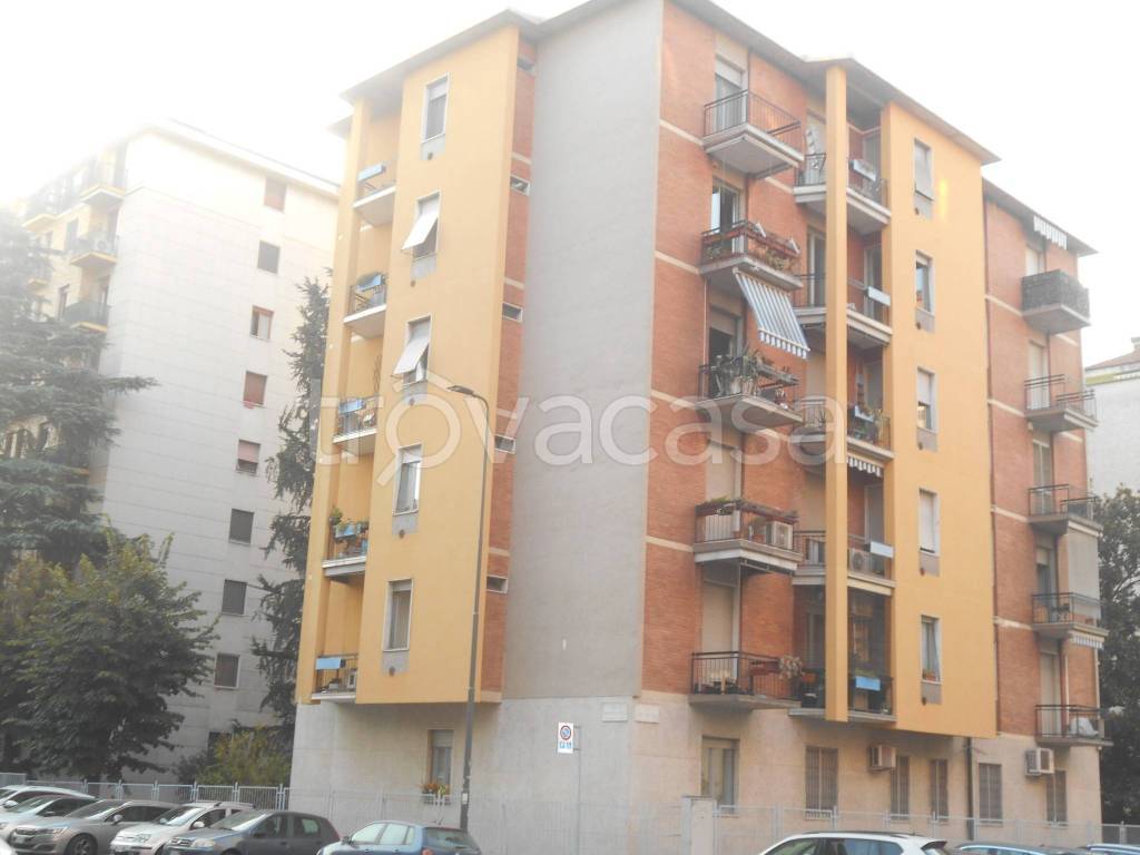 appartamento in affitto a Milano in zona Lorenteggio