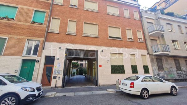 box auto in affitto a Milano in zona Corsica