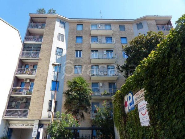 appartamento in affitto a Milano in zona Lorenteggio