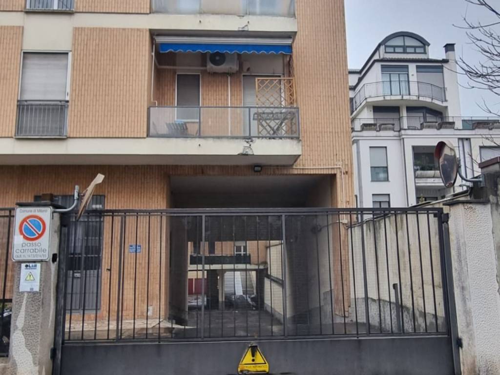box auto in affitto a Milano in zona Affori