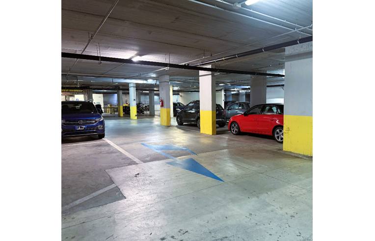 box auto in affitto a Milano in zona Bocconi