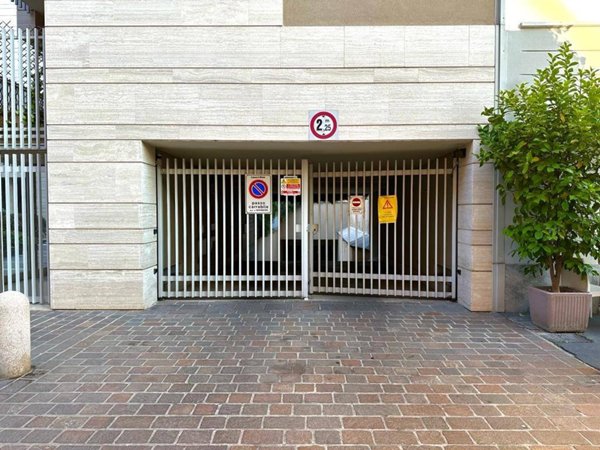 box auto in affitto a Milano in zona Porta Romana