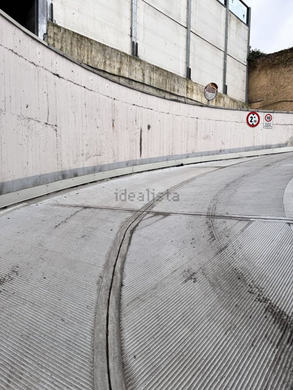 box auto in affitto a Milano in zona Bocconi
