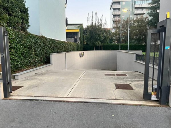box auto in affitto a Milano in zona Famagosta