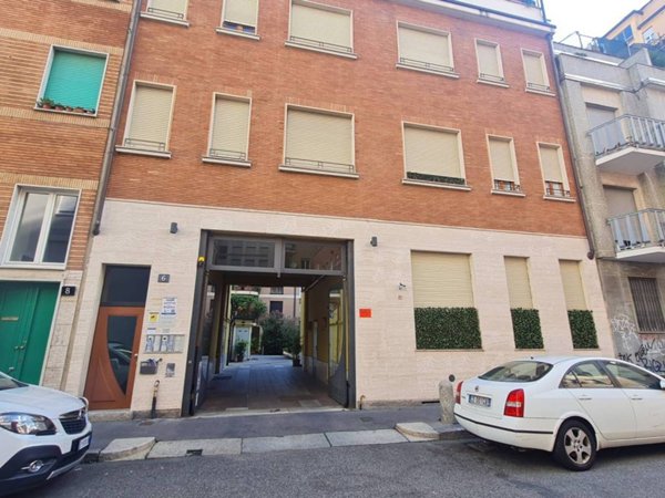 box auto in affitto a Milano in zona Corsica