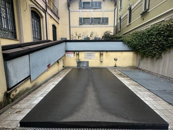 box auto in affitto a Milano in zona Porta Ticinese