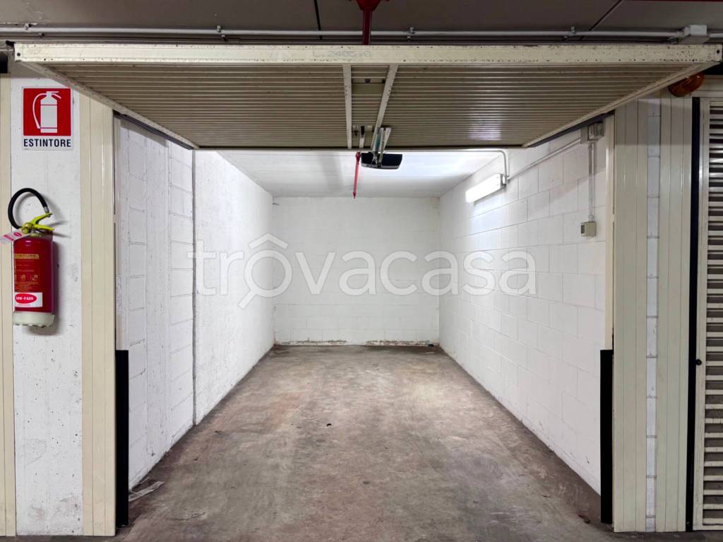 box auto in affitto a Milano in zona Guastalla