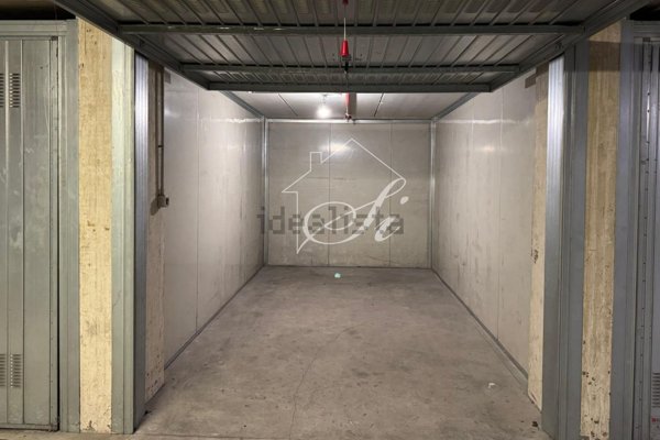 box auto in affitto a Milano in zona Dergano