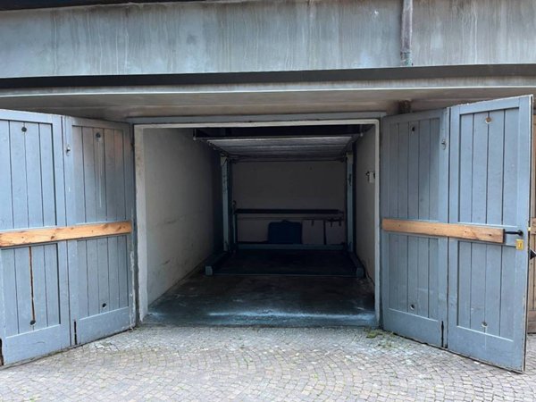 box auto in affitto a Milano in zona Bocconi