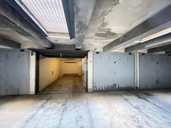 box auto in affitto a Milano in zona Isola