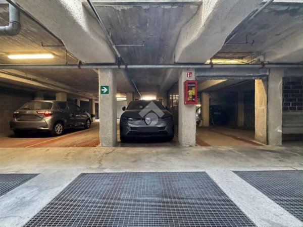 box auto in affitto a Milano in zona De Angeli