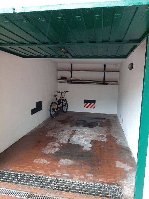 box auto in affitto a Milano in zona Bocconi