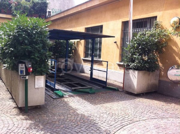 box auto in affitto a Milano in zona Porta Nuova