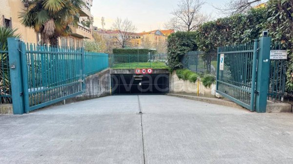 box auto in affitto a Milano in zona Isola