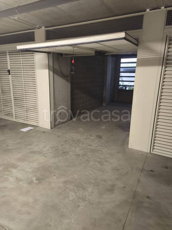 box auto in affitto a Milano in zona De Angeli