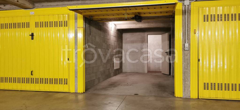 box auto in affitto a Milano in zona Dergano