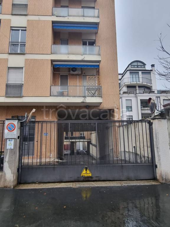 box auto in affitto a Milano in zona Affori