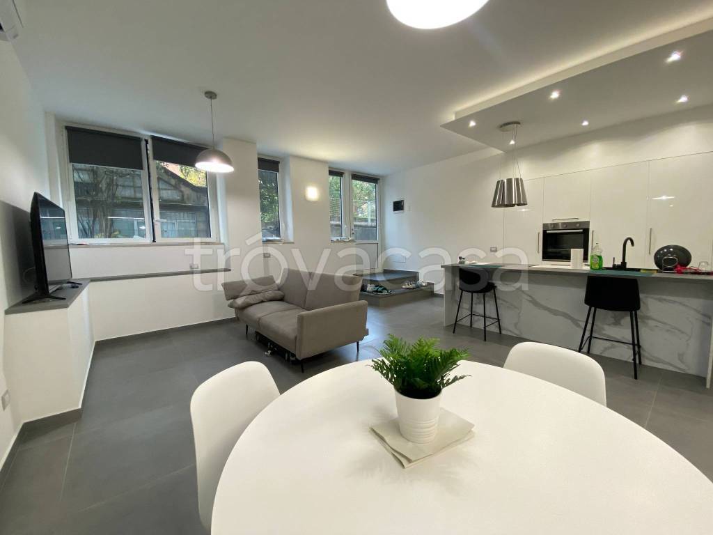 appartamento in affitto a Milano in zona Famagosta