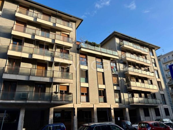 box auto in affitto a Milano in zona Isola