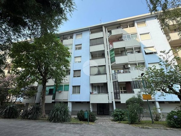 appartamento in affitto a Milano in zona Lorenteggio