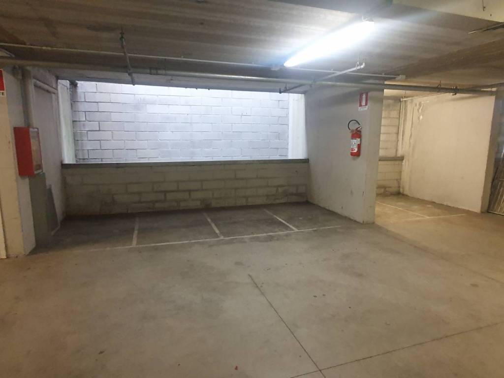 box auto in affitto a Milano in zona Bocconi