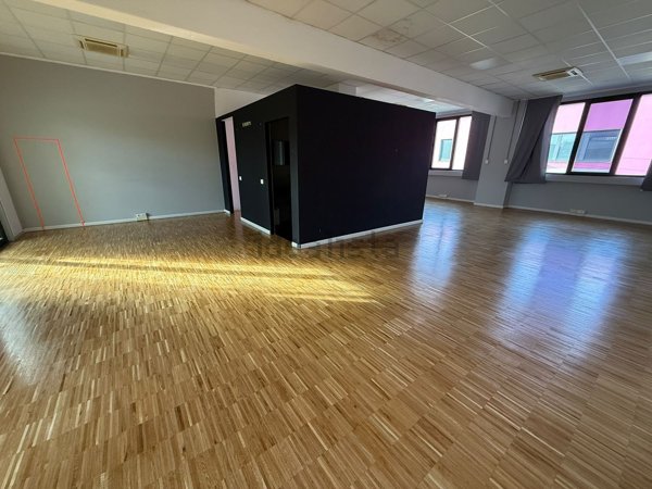 ufficio in affitto a Milano in zona Famagosta