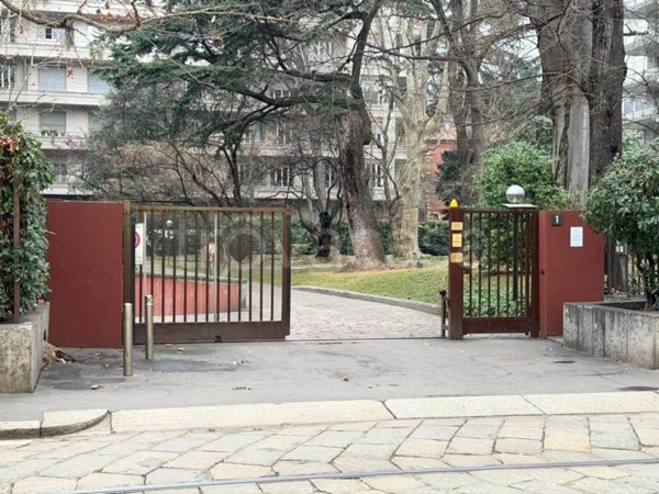 box auto in affitto a Milano in zona Guastalla