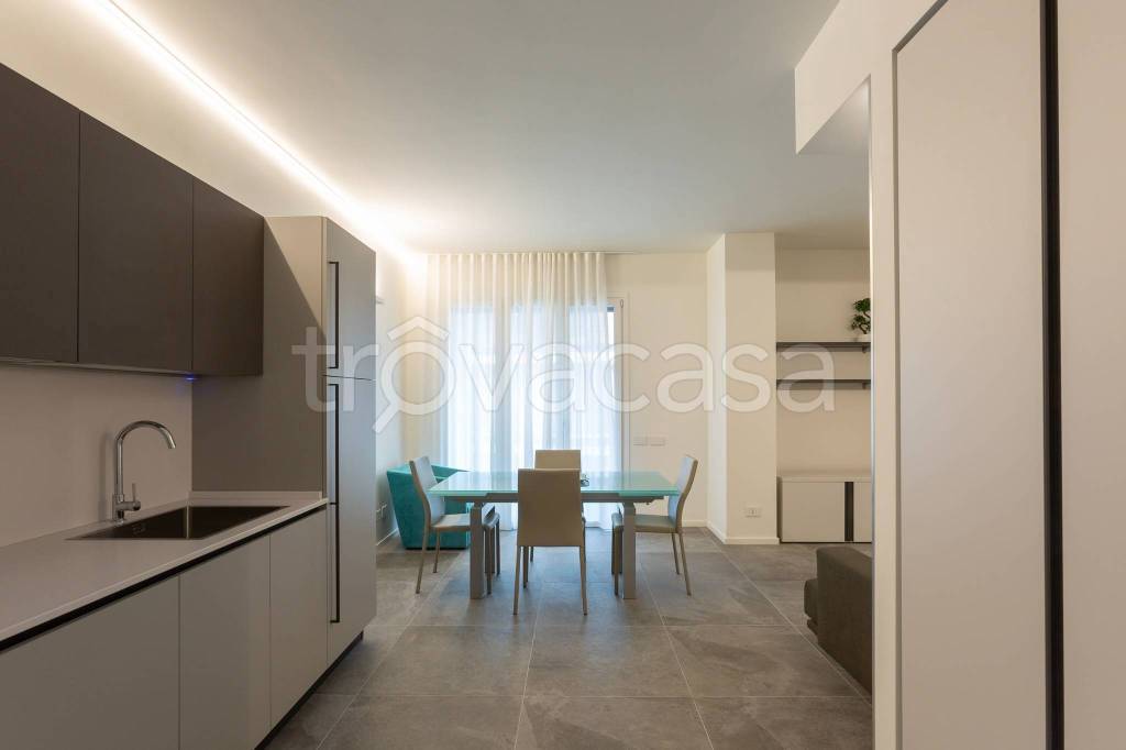 appartamento in affitto a Milano in zona Lorenteggio