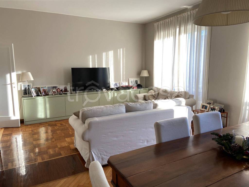 appartamento in affitto a Milano in zona Guastalla