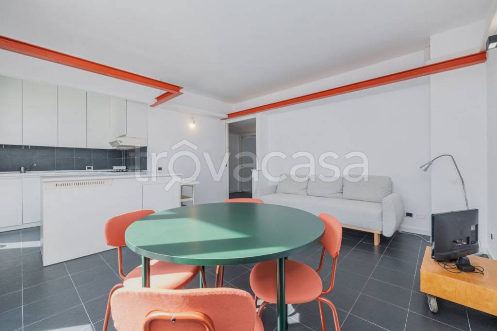 appartamento in affitto a Milano in zona Famagosta