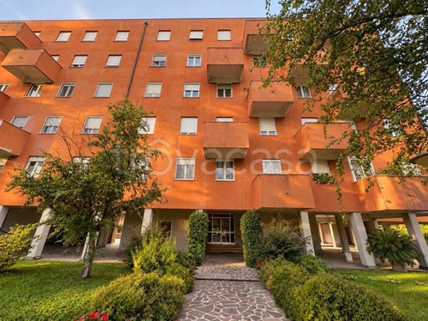 appartamento in affitto a Milano in zona Baggio